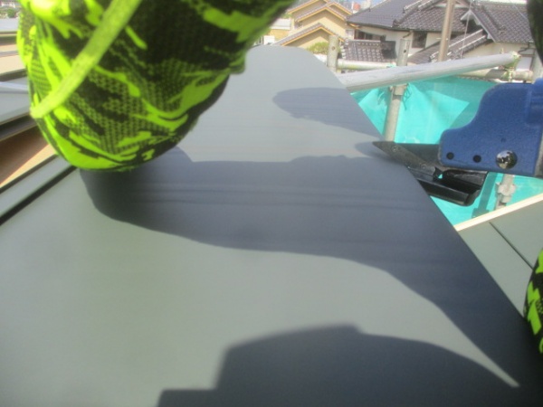 ルーフの加工中です