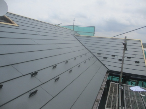 横暖ルーフの貼り付けが終了しました