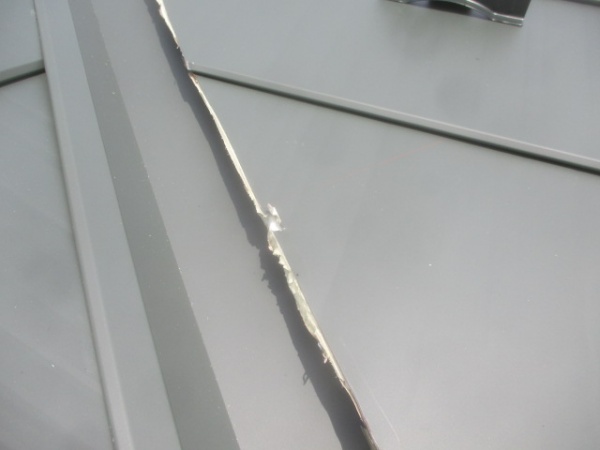 見切り縁の取り付け中です