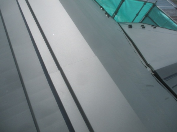 棟板金の取り付け終了です