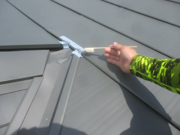 見切り縁のシーリング中です