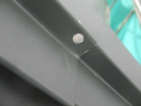 釘頭のシーリング前です