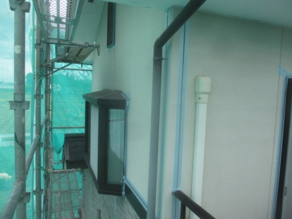 外壁目地養生が終了しました