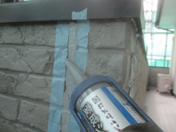 シーリングの打設中です