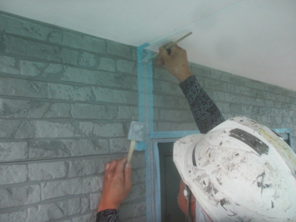 シーリング均し中です