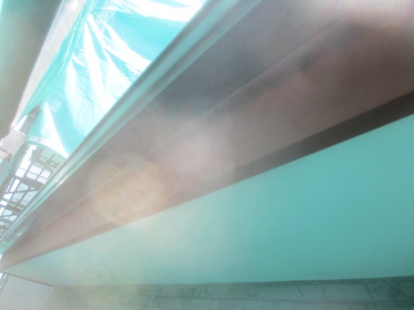 破風板金の錆止め塗装中です