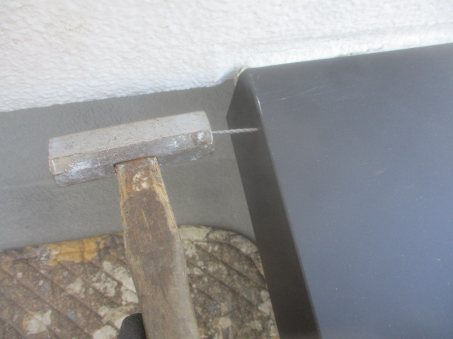 笠木の取り付け中です