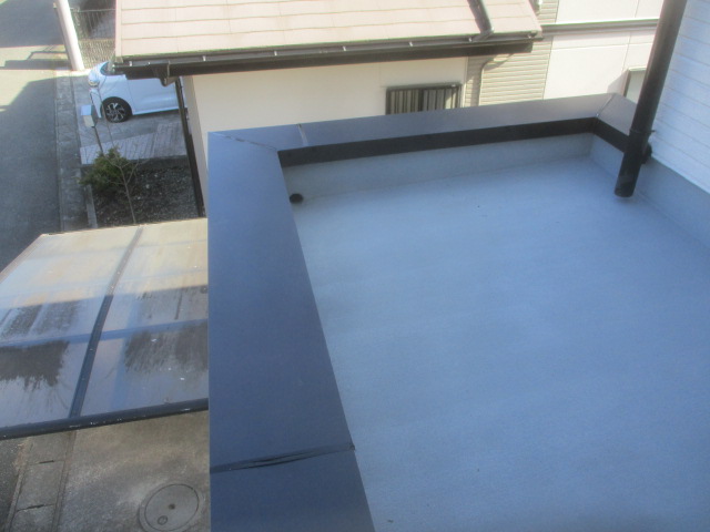 笠木の取り付けが終了しました