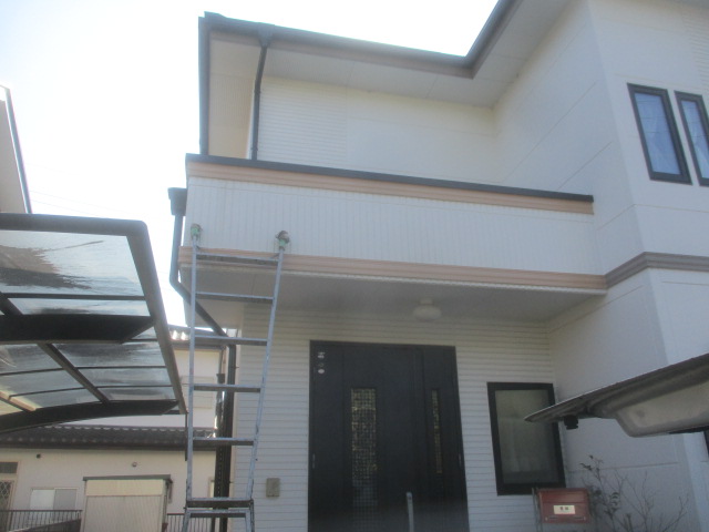 施工後の玄関屋根の状態です