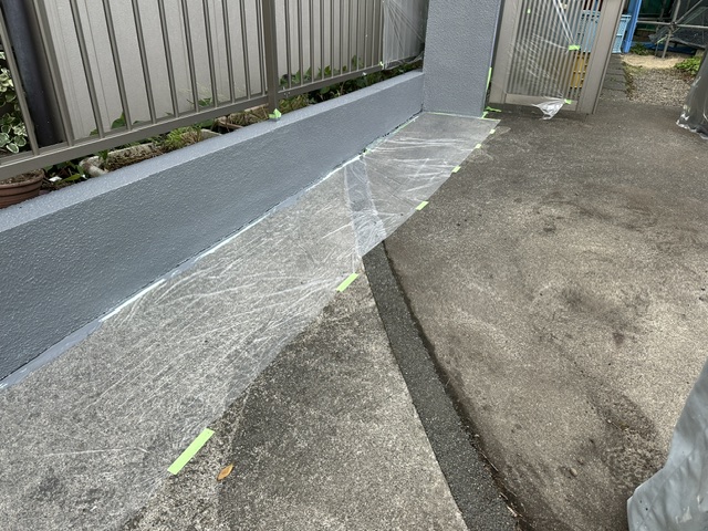 塀の中塗り終了