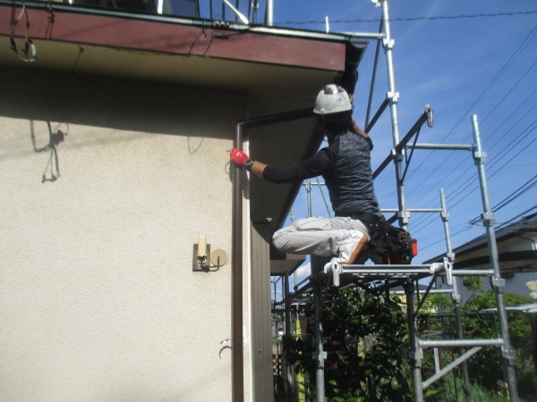 集水器と縦樋を繋ぎました