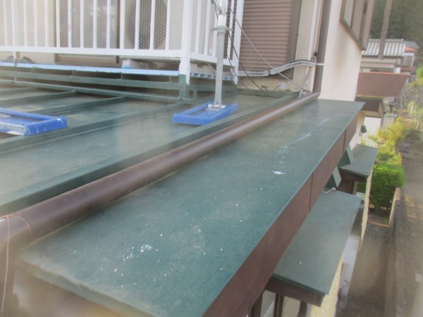 這い樋を取り付けました