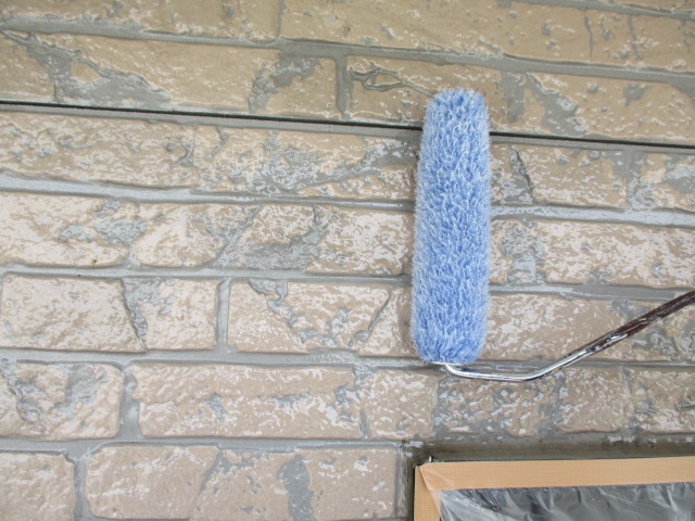 ローラー塗装中です