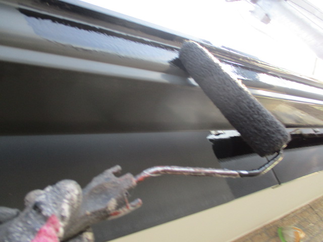 ローラー塗装中です