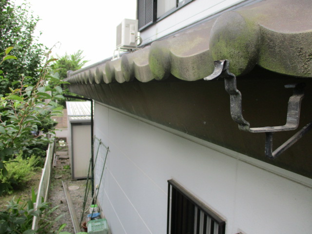 軒樋と軒樋金具を撤去しました