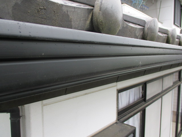 軒樋を取りつけました
