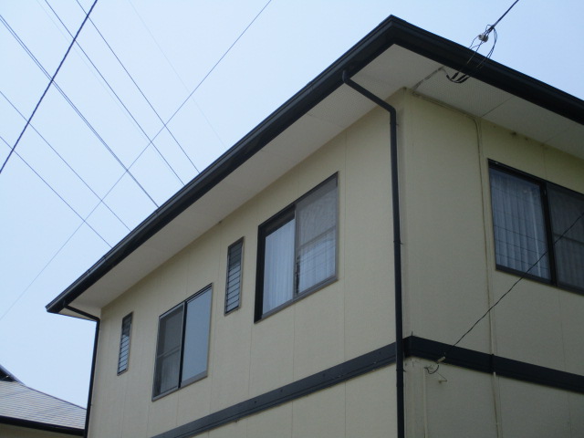 ２階の軒樋の取り付けが終了しました