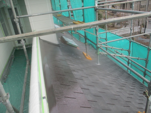 下屋根中塗り終了です