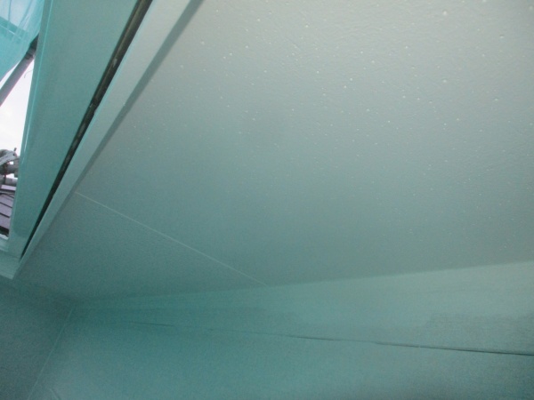 軒天塗装が終了しました