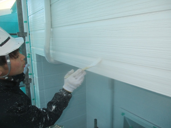 外壁面の中塗り中です