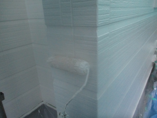 外壁面の中塗り中です