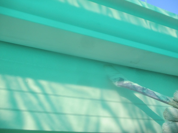 鼻隠しの刷毛塗装中です