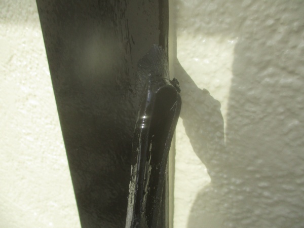 幕板の見切り塗装中です