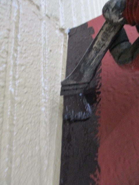 出窓屋根の見切り塗装中です