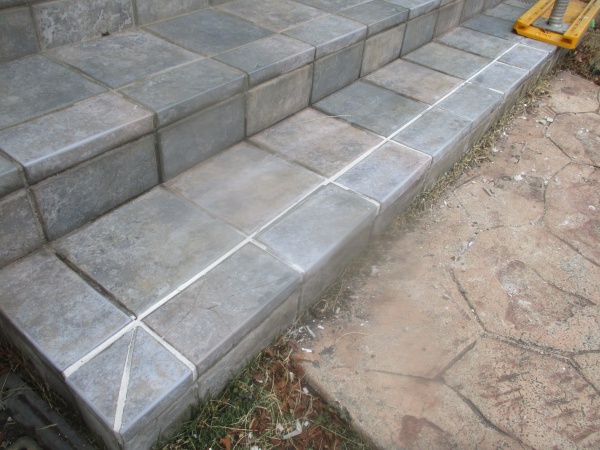 タイルの補修終了です