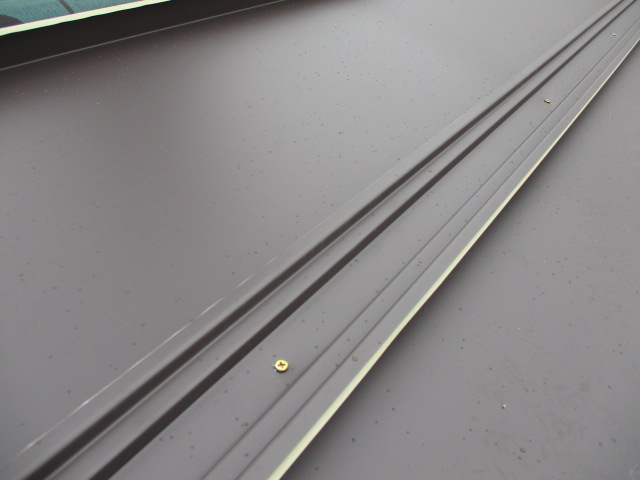 通し吊子の取り付けが終了しました