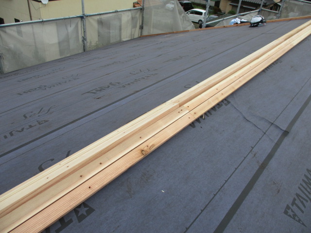 棟板を取りつけました