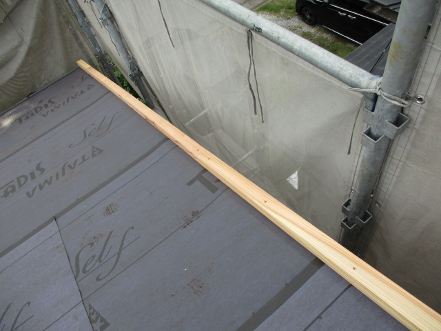 ケラバの貫を取りつけました