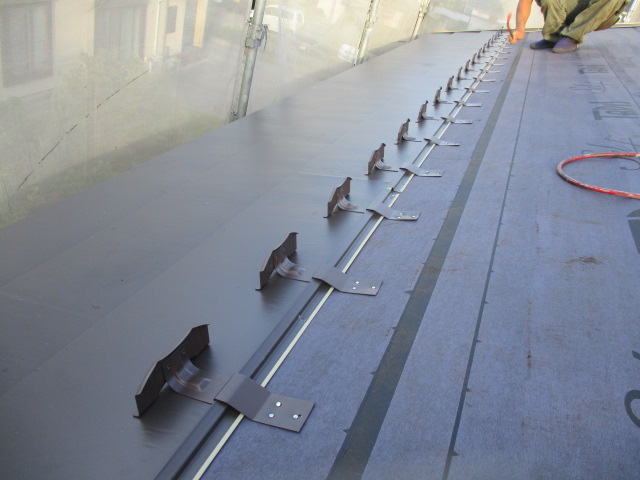 雪止めを取りつけました