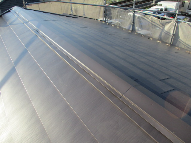 棟板金の取り付けが終了しました