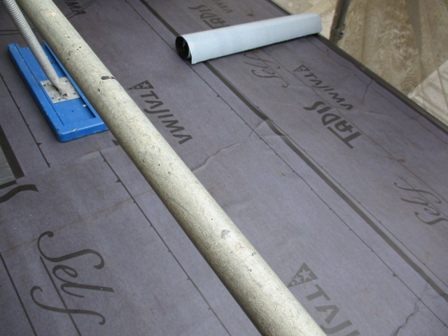 ルーフィングを貼りました