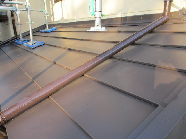 西側の下屋根完工です