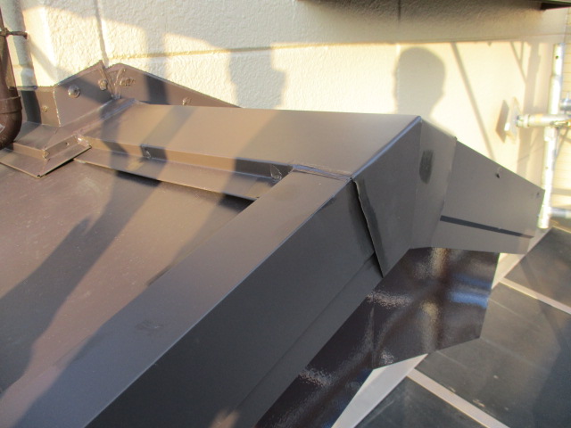 棟の収まりです