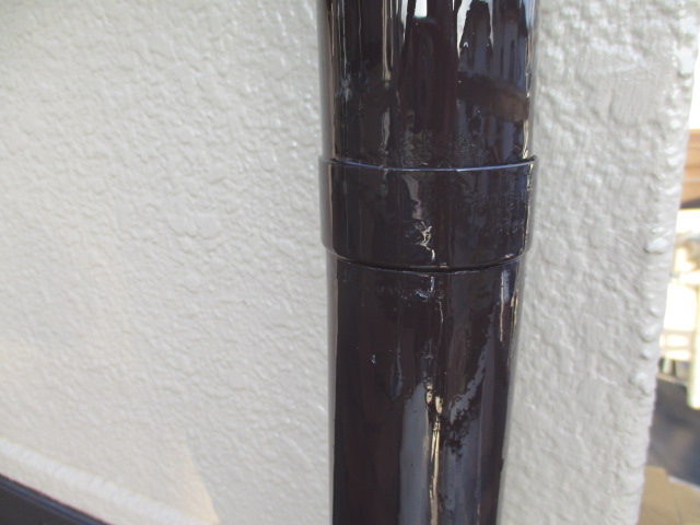 縦樋を取り付けました