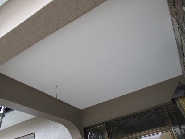 軒天を塗装しました