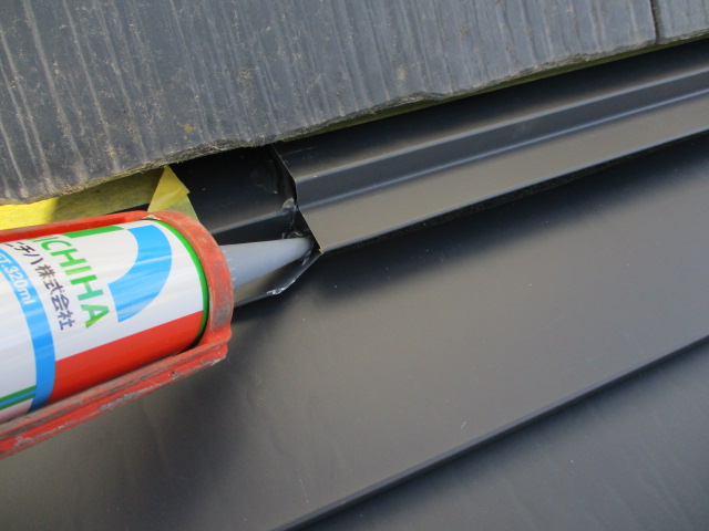 壁水切りを繋ぎ取り付けました