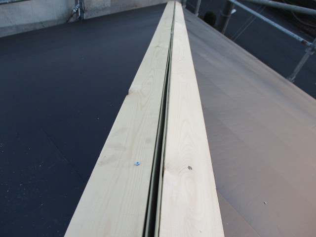 貫き板の取り付けが終了しました