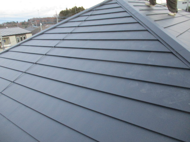 北面のルーフの取り付けが終了しました