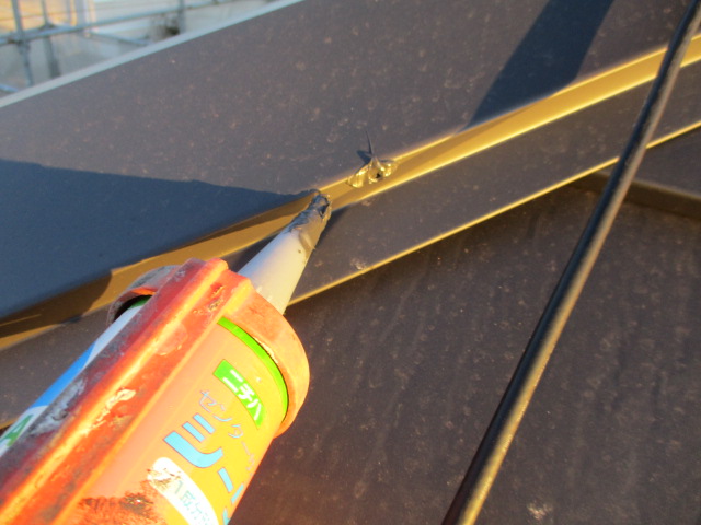 釘頭のシーリング中です