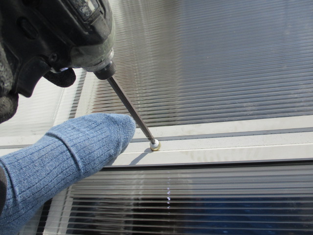 垂木カバーで固定しました