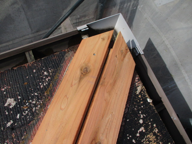 下り棟の軒先の収まりです