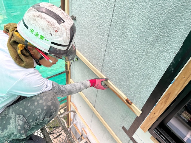 サイディング下地の取り付け中です