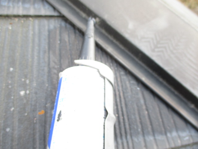 釘頭にシーリング中です