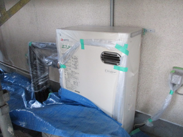 給湯器を養生しました