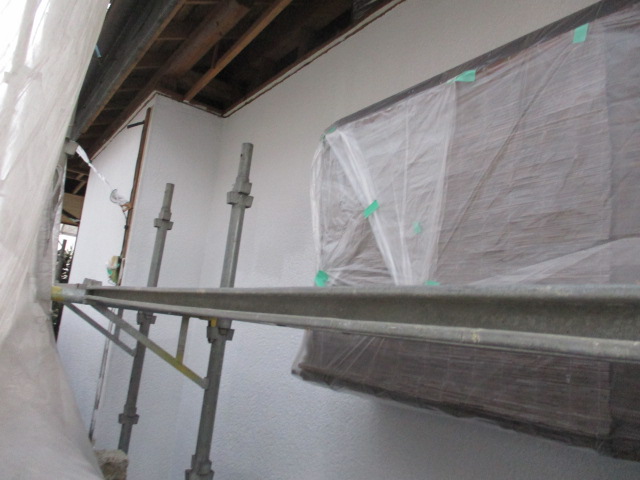 1階東面の下塗りが終了しました