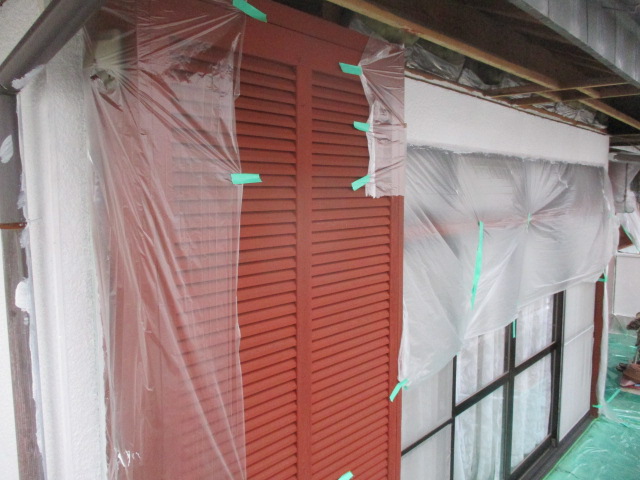 2階のベランダ側の下塗りが終了しました